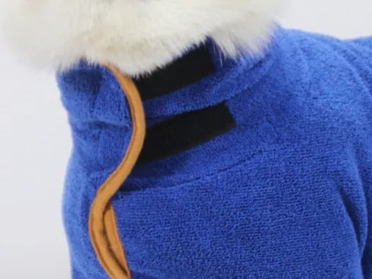 Dry Robe high collar with hook-and-loop tabs